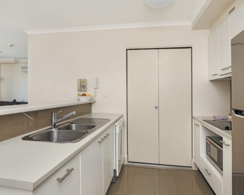 411-2-bedroom-broadbeach-accommodation-neptune-resort1