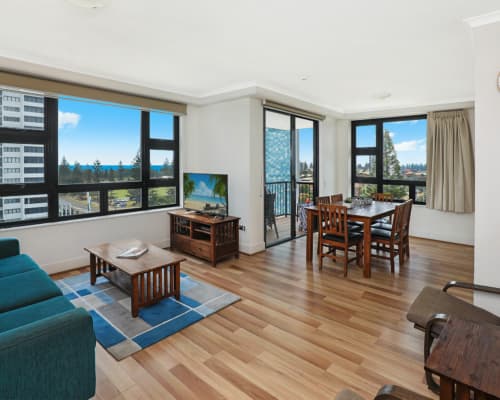 Broadbeach-Two-Bedroom-Apartments-unit-704 (3)