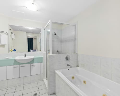 Broadbeach-Two-Bedroom-Apartments-unit-903-(8)