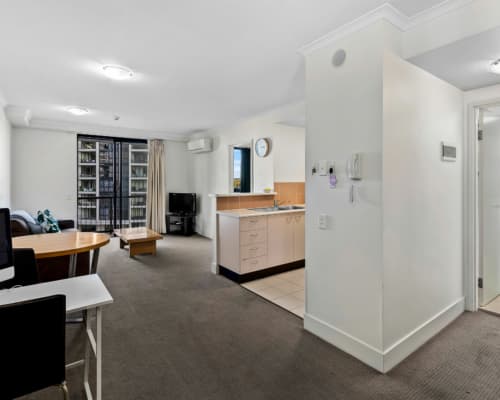 broadbeach-standard-one-bedroom-apartment-unit-401-(5)