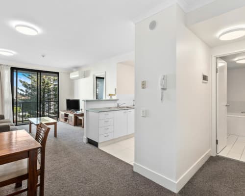 broadbeach-standard-one-bedroom-apartment-unit-506-(2)