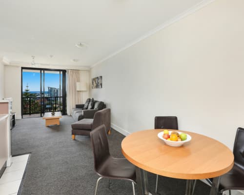 broadbeach-standard-one-bedroom-apartment-unit-906-(2)