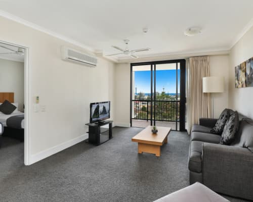 broadbeach-standard-one-bedroom-apartment-unit-906-(4)