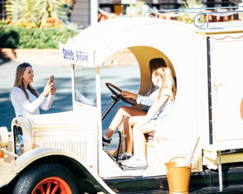 children-sitting-in-streets-ice-cream-truck-at-dreamworld