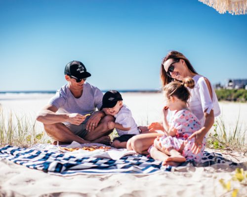 currumbin-family-and-children-having-picnic-food-on-the-beach