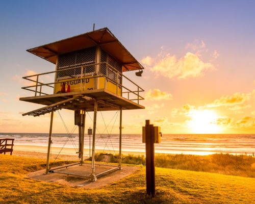 lifeguard-tower-at-sunrise