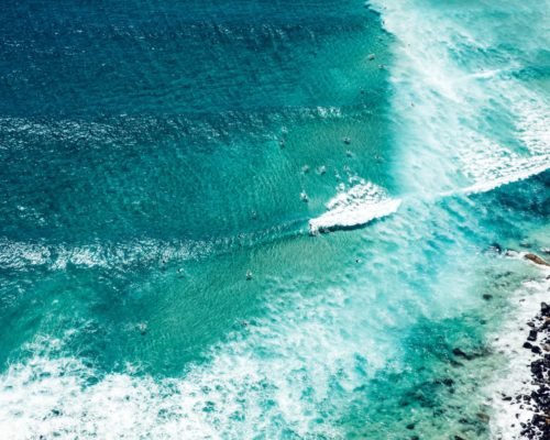 quiksilver-and-roxy-pro-snapper-rocks-aerial-(1)